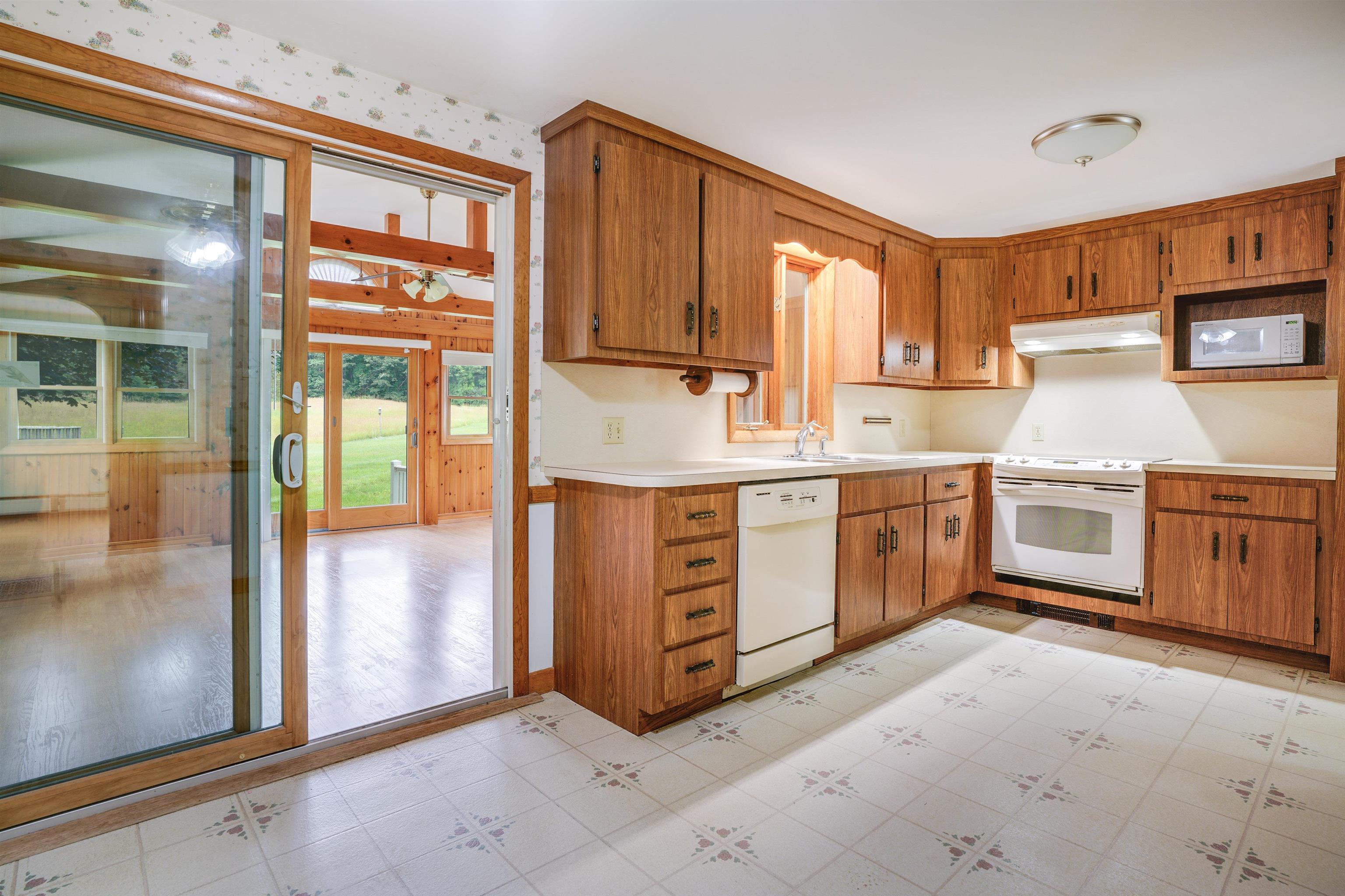 495 Middle Road Brentwood, NH 03833 - Photo 8 of 52