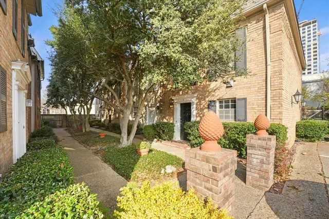 $2,500 | 4409 Travis Street, Unit L, Dallas, TX 75205