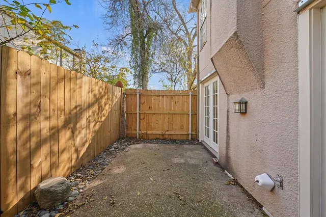 $2,500 | 4409 Travis Street, Unit L, Dallas, TX 75205