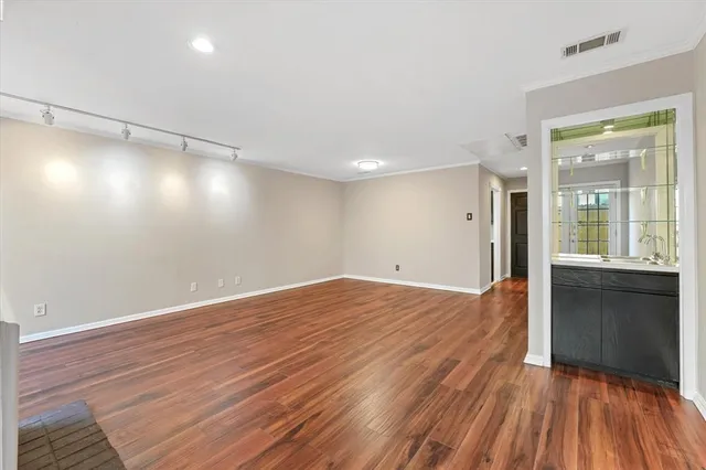 $2,500 | 4409 Travis Street, Unit L, Dallas, TX 75205