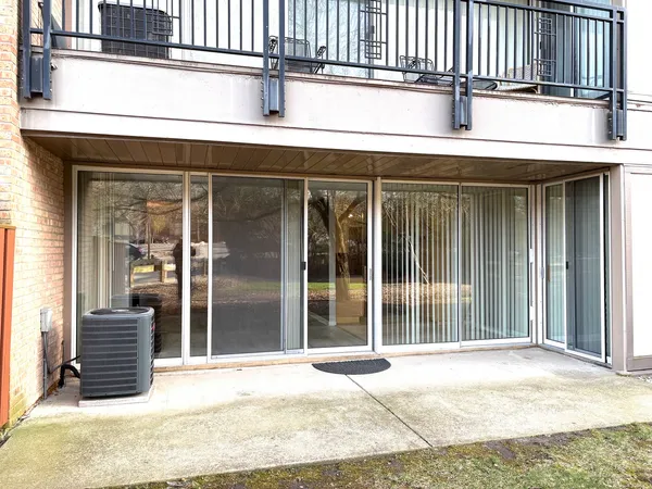 $184,500 | 6010 Oakwood Drive, Unit 1H, Lisle, IL 60532