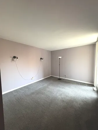$184,500 | 6010 Oakwood Drive, Unit 1H, Lisle, IL 60532