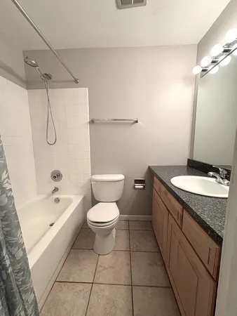 $184,500 | 6010 Oakwood Drive, Unit 1H, Lisle, IL 60532