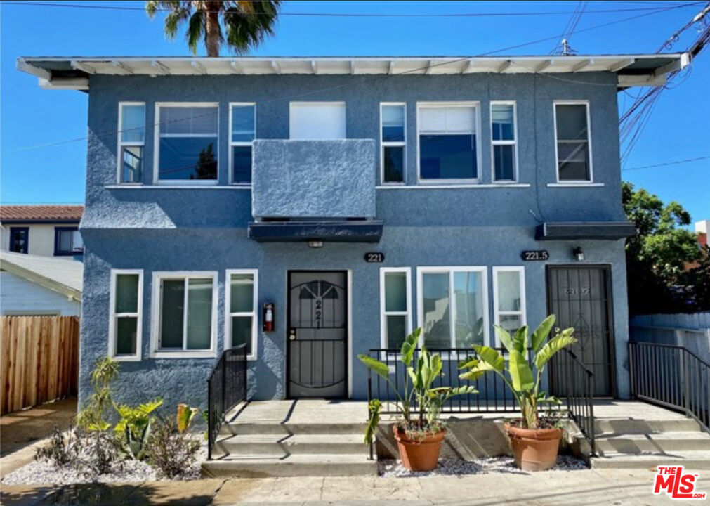 219 East 10th Street Long Beach, CA 90813 - Photo 1 of 26 a front view of a house with outdoor seating