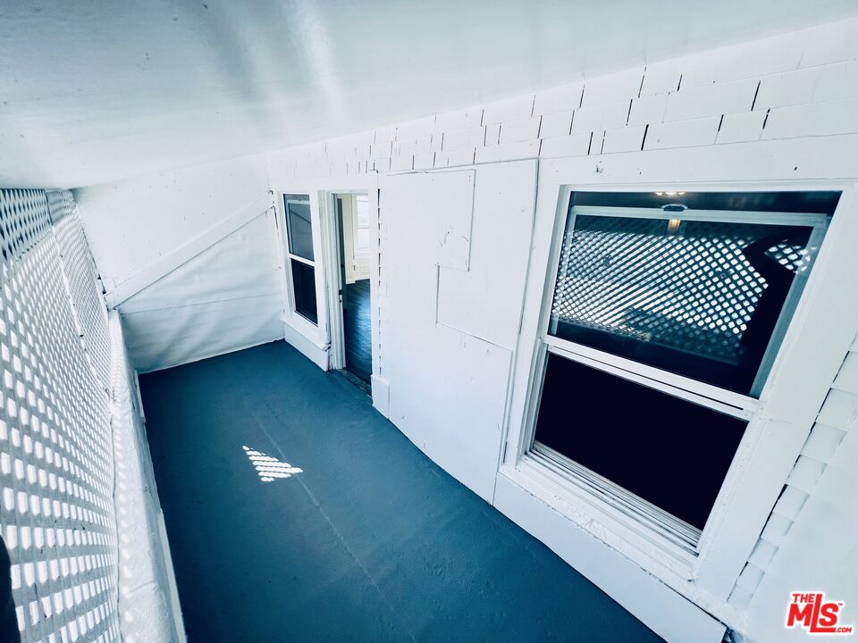 219 East 10th Street Long Beach, CA 90813 - Photo 15 of 26 a view of an empty room with a kitchen