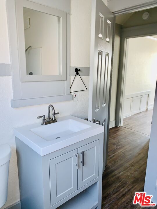 219 East 10th Street Long Beach, CA 90813 - Photo 18 of 26 a bathroom with a sink and a mirror
