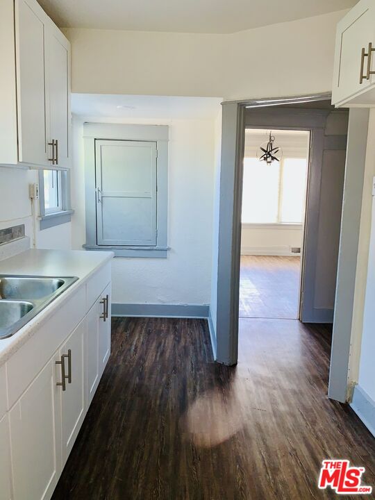 219 East 10th Street Long Beach, CA 90813 - Photo 19 of 26 a bathroom with a sink and a large mirror