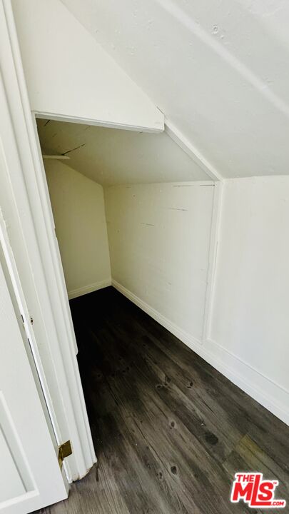 219 East 10th Street Long Beach, CA 90813 - Photo 5 of 26 a view of entryway