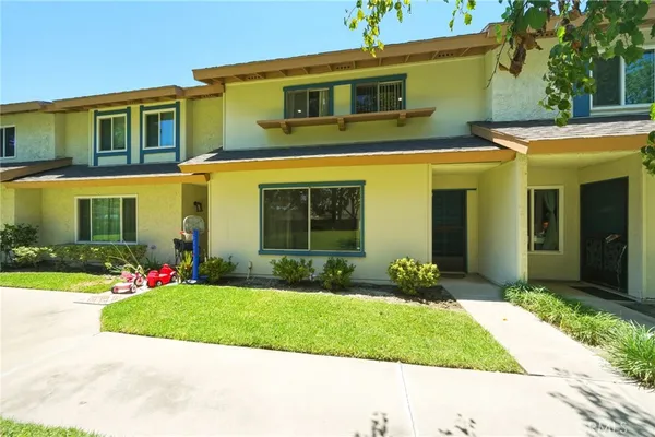 $624,888 | 5950 Imperial Highway, South Gate, CA 90280