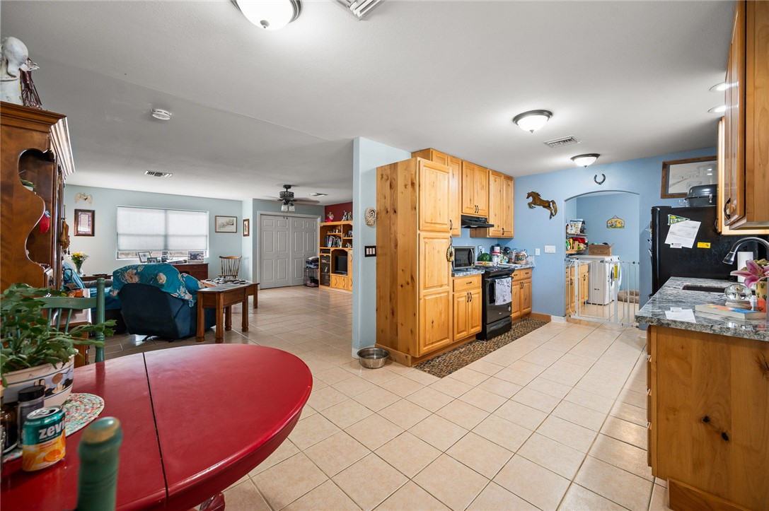 16876 Lawton Road Yucca, AZ 86438 - Photo 17 of 41