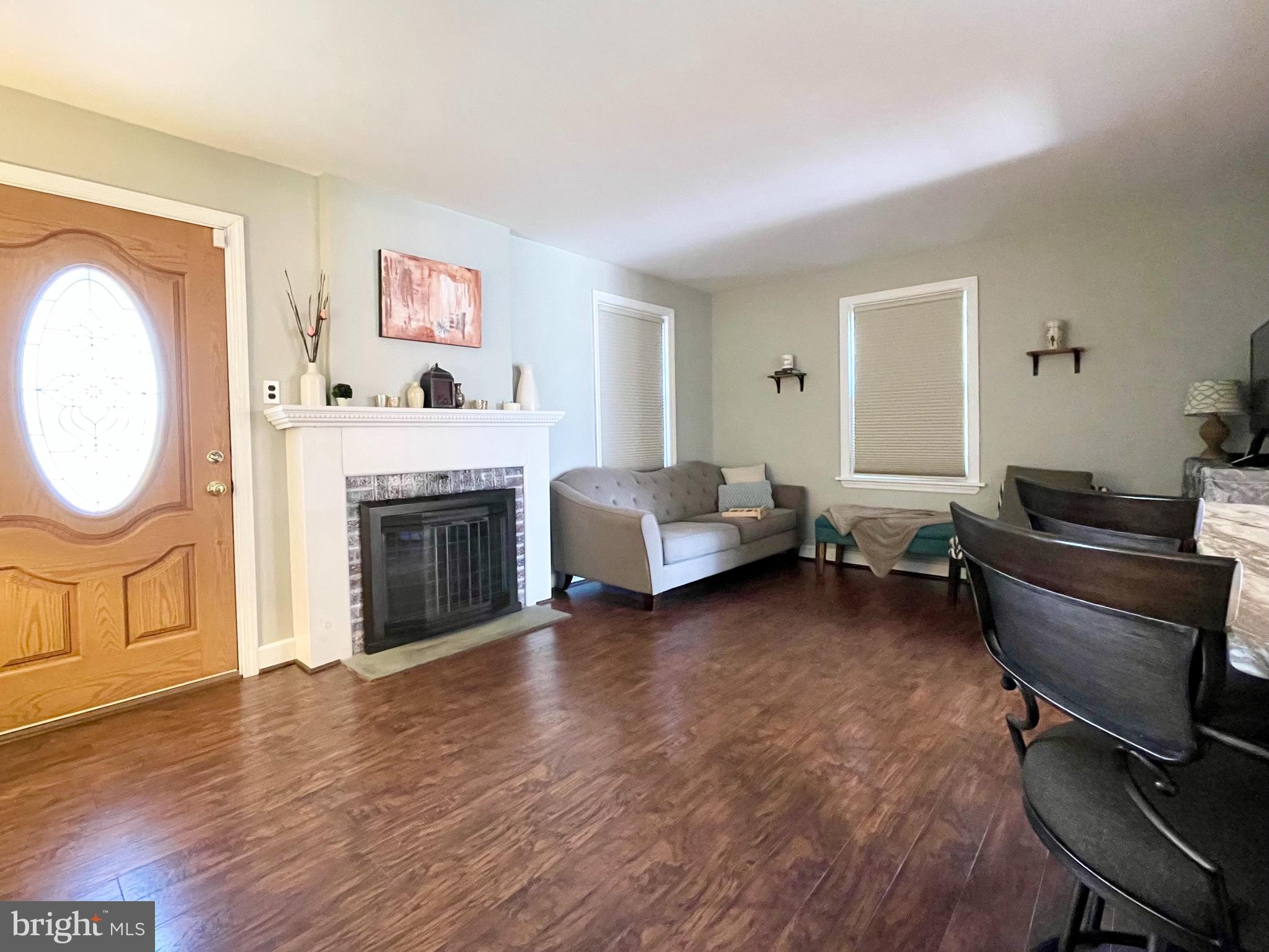 2354 Upper Barness Road Warrington, PA 18976 - Photo 23 of 55 Living room