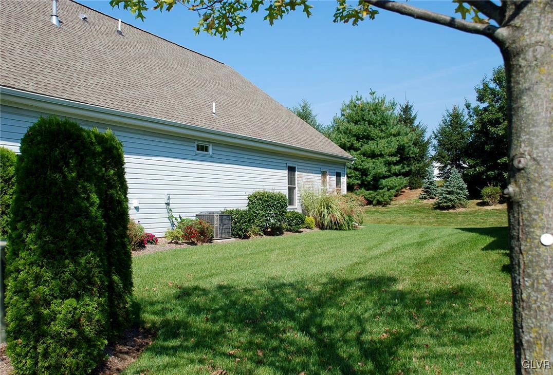 33 Inverness Lane Easton, PA 18045 - Photo 2 of 29 Gallery Image 2