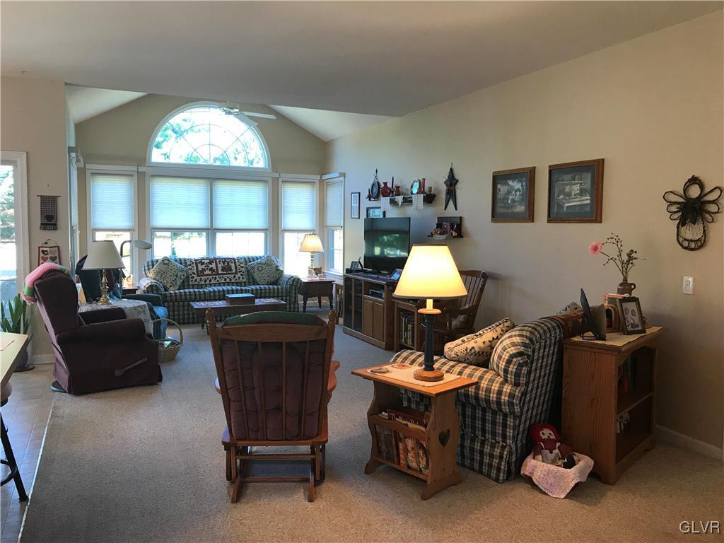 33 Inverness Lane Easton, PA 18045 - Photo 3 of 29 Gallery Image 3