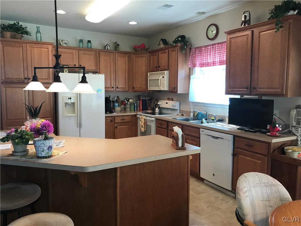 33 Inverness Lane Easton, PA 18045 - Photo 6 of 29 Gallery Image 6