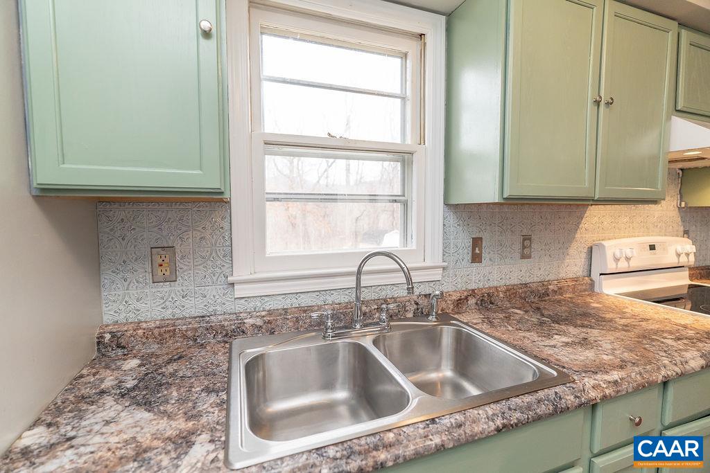 112 Pines Lane Shipman, VA 22971 - Photo 8 of 38