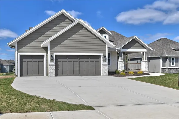 $774,950 | 23811 West 59th Terrace, Shawnee, KS 66226
