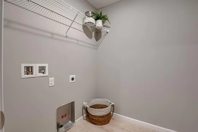 $380,442 | 121 Northwest Mulberry Court, Blue Springs, MO 64064