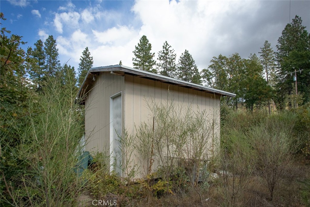 4023 Kakini Road Oroville, CA 95965 - Photo 25 of 54 a view of a backyard of the house