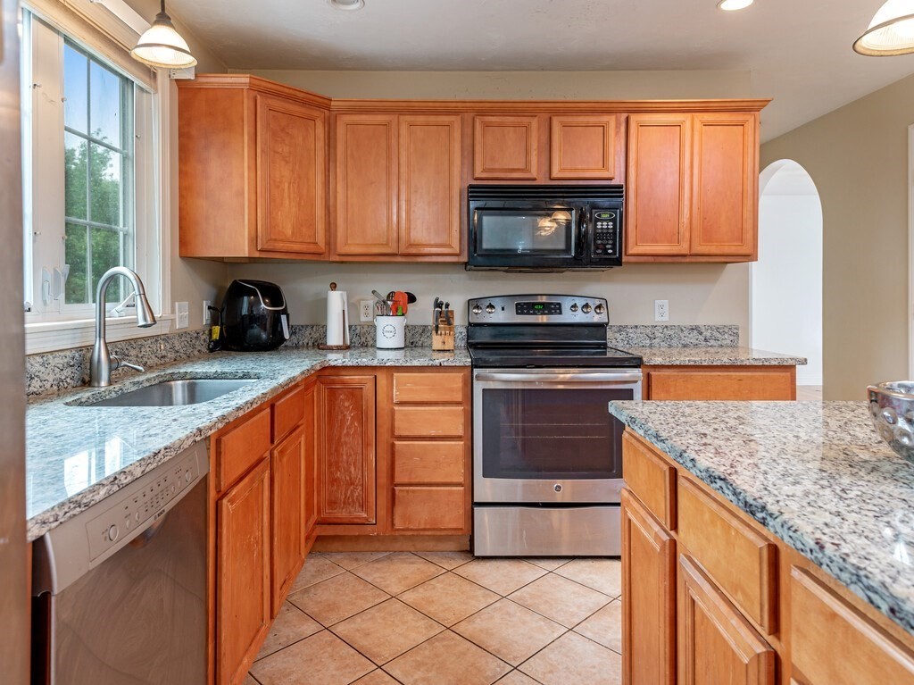 7 Cameron Drive Rutland, MA 01543 - Photo 8 of 29
