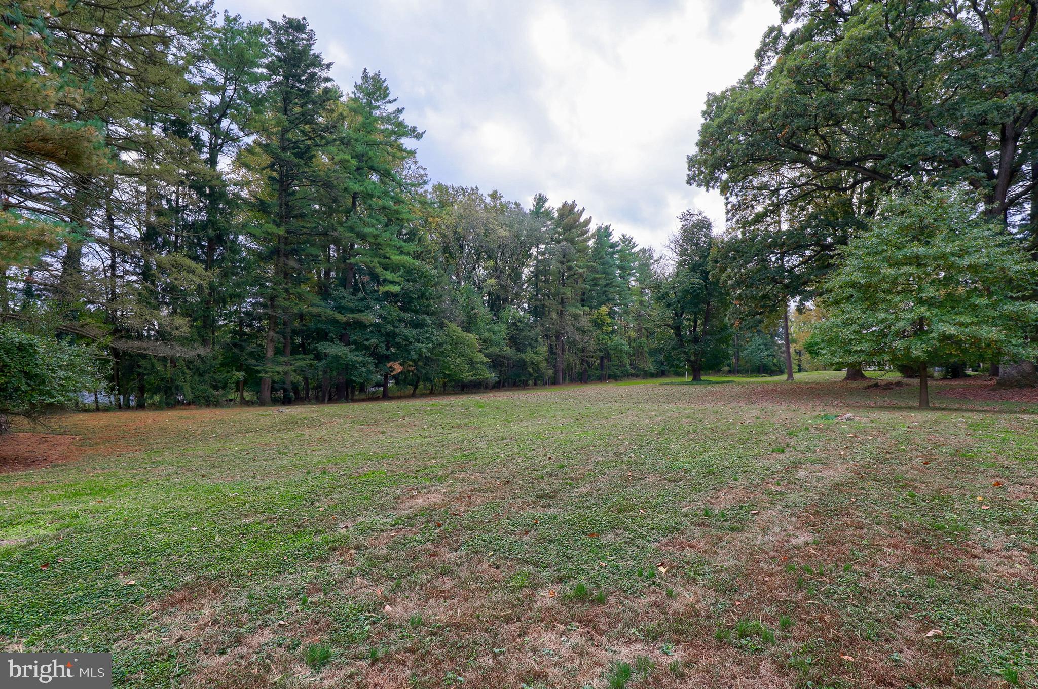 307 Oak Grove Road Reading, PA 19601 - Photo 12 of 80 Yard