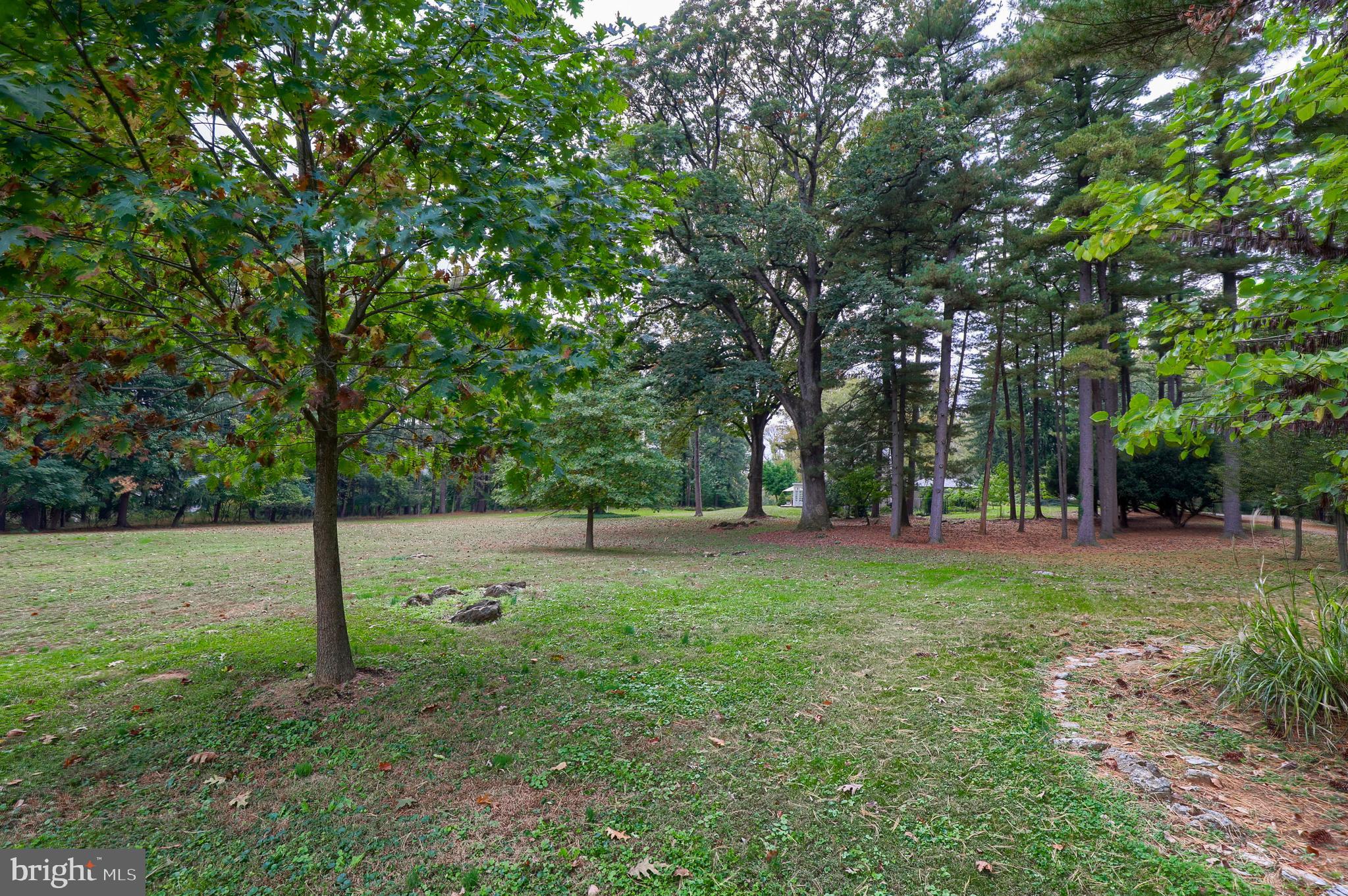 307 Oak Grove Road Reading, PA 19601 - Photo 13 of 80 Yard