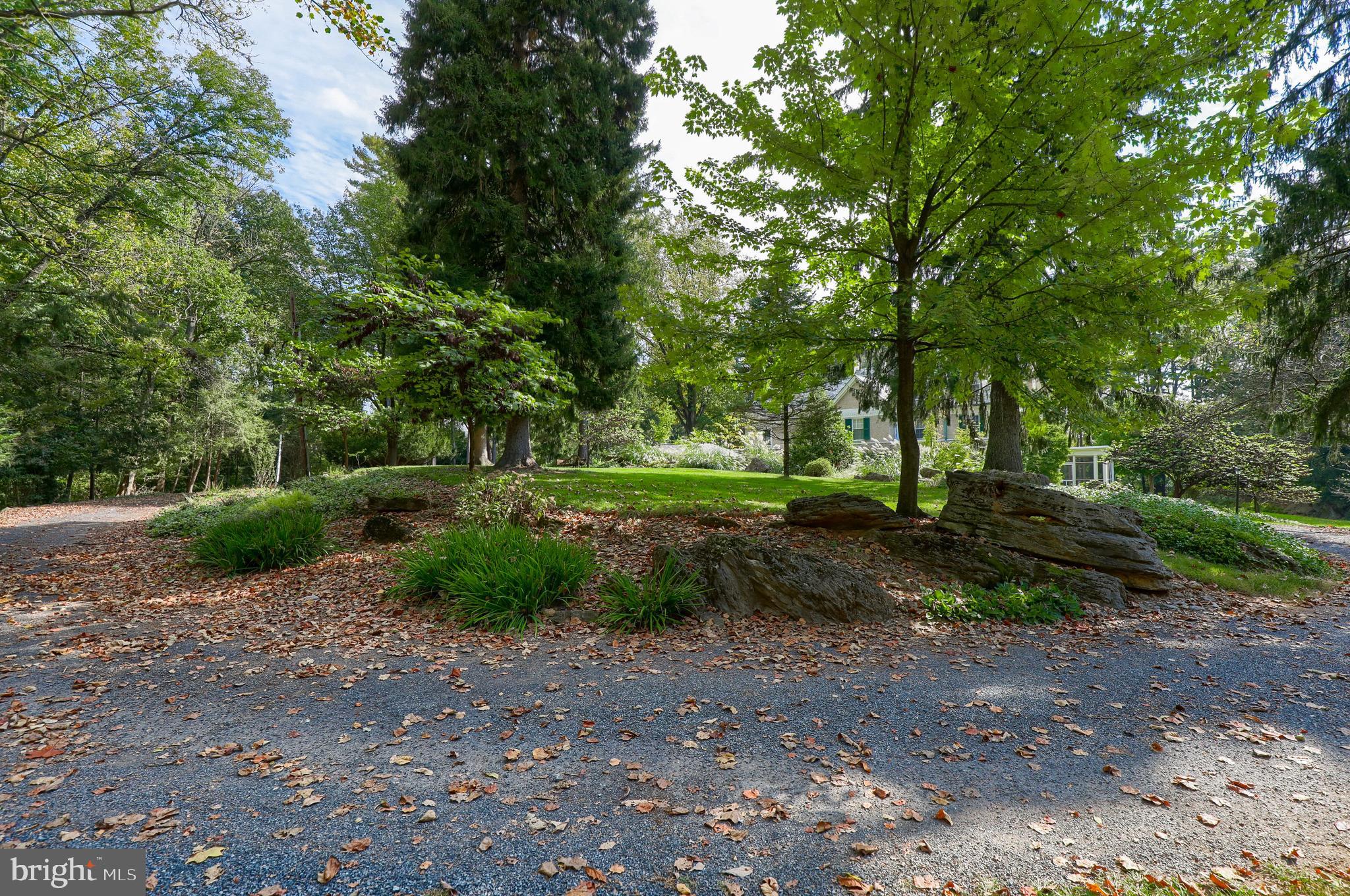 307 Oak Grove Road Reading, PA 19601 - Photo 15 of 80 Driveway