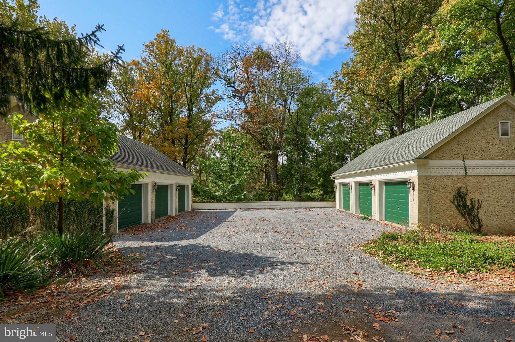 307 Oak Grove Road Reading, PA 19601 - Photo 19 of 80 Detached Garages from Driveway