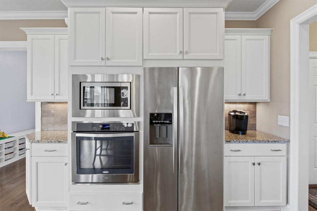 8 Escena Rise Pittsford, NY 14534 - Photo 12 of 43