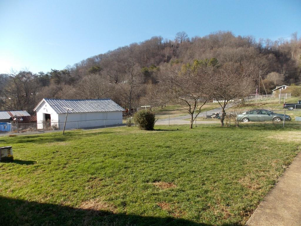 117 Bellamy Road Gate City, VA 24251 - Photo 10 of 24 Backyard