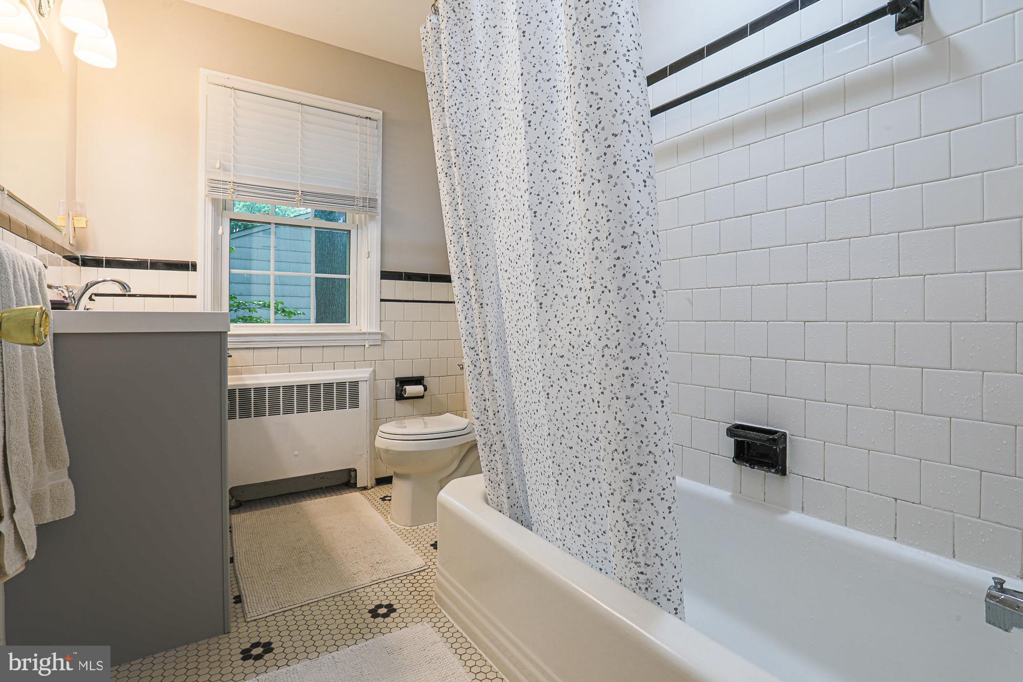 1607 Myamby Road Towson, MD 21286 - Photo 17 of 49 Main Level Bath with Tub