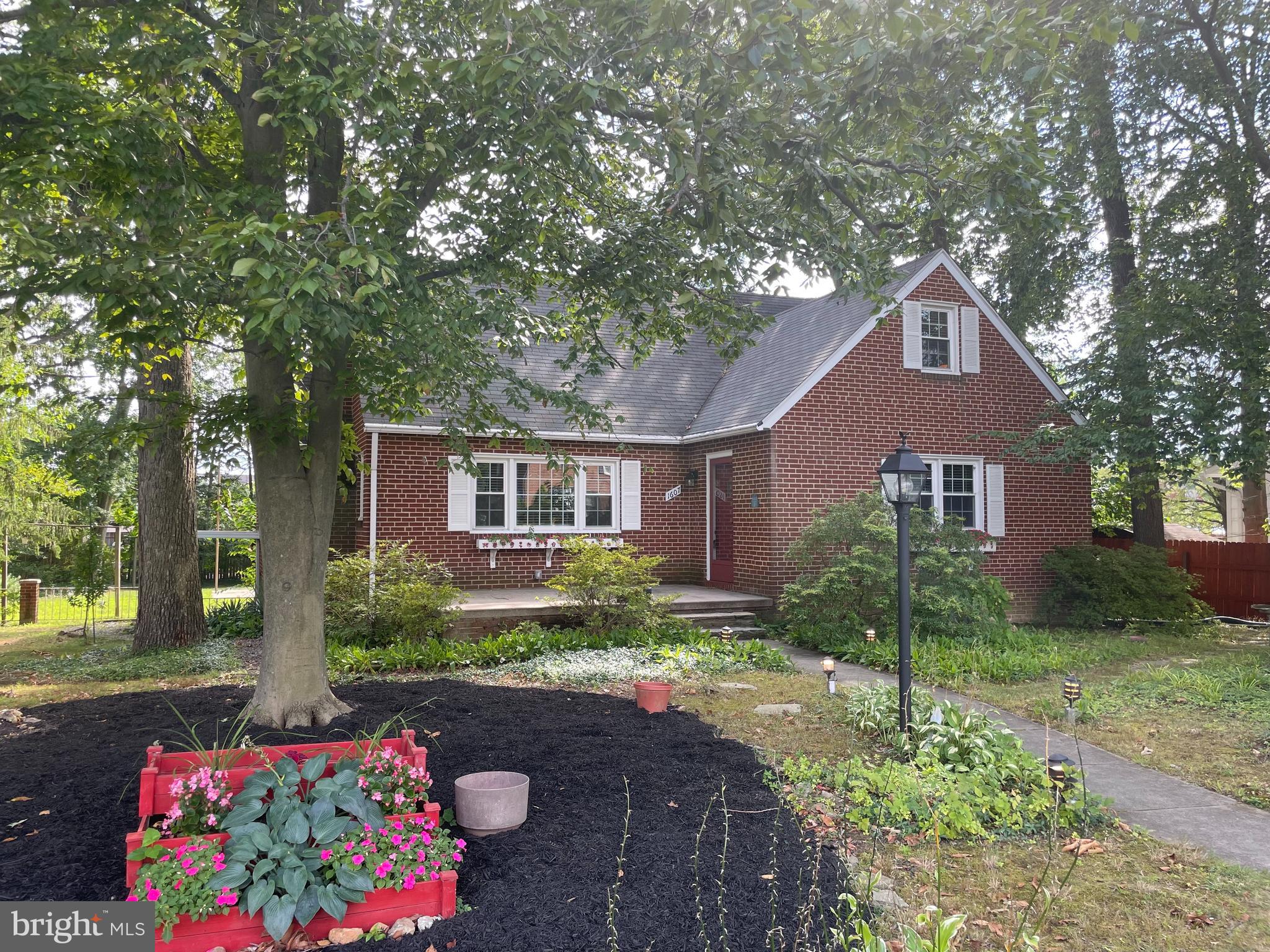 1607 Myamby Road Towson, MD 21286 - Photo 4 of 49 Lush Landscaping