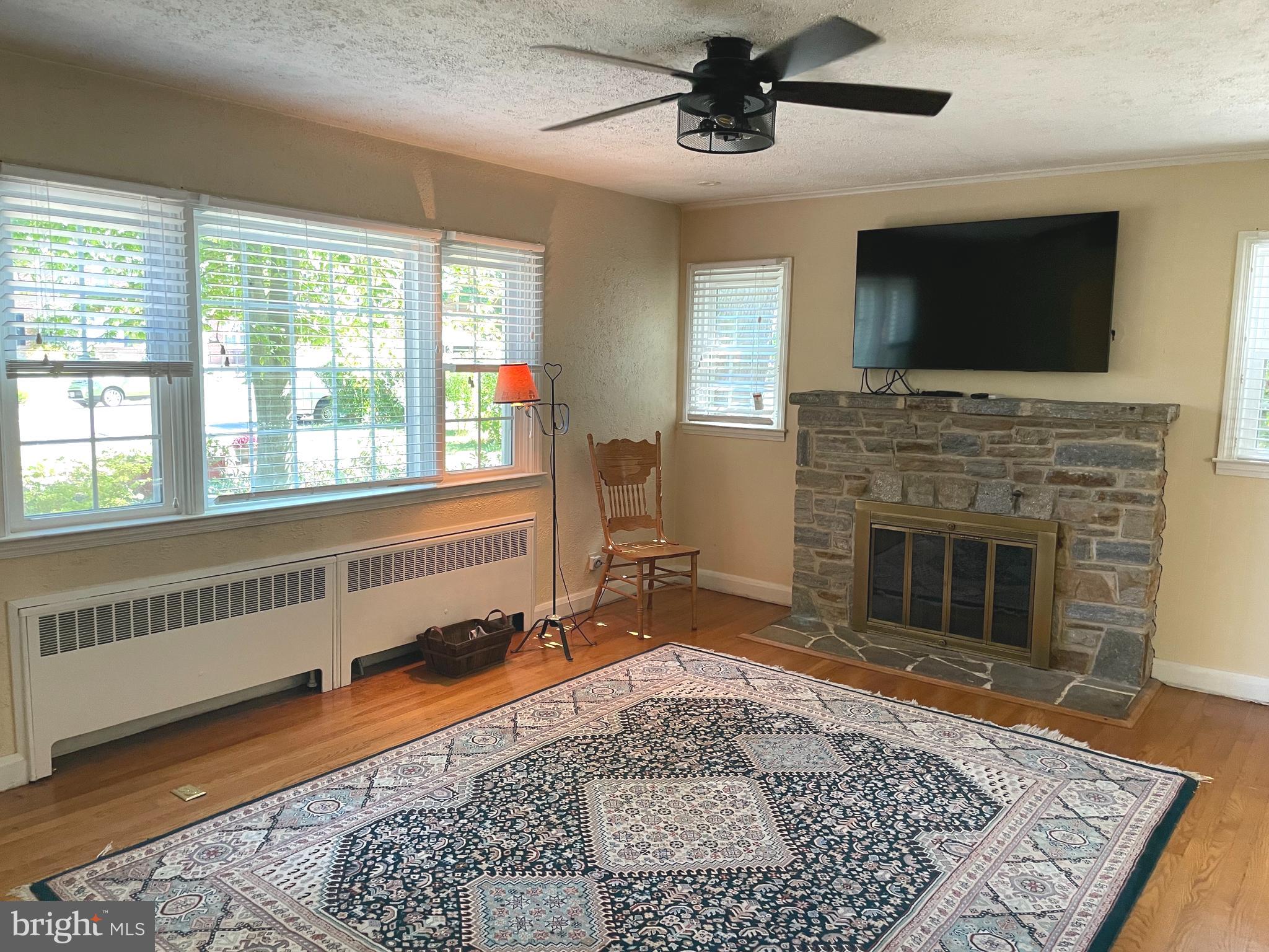 1607 Myamby Road Towson, MD 21286 - Photo 5 of 49 Living Room-TV conveys
