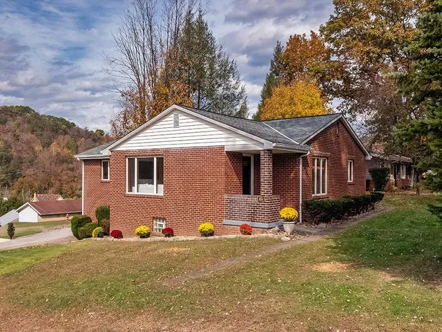 $215,000 | 405 5th Avenue, Hyde Park, PA 15641