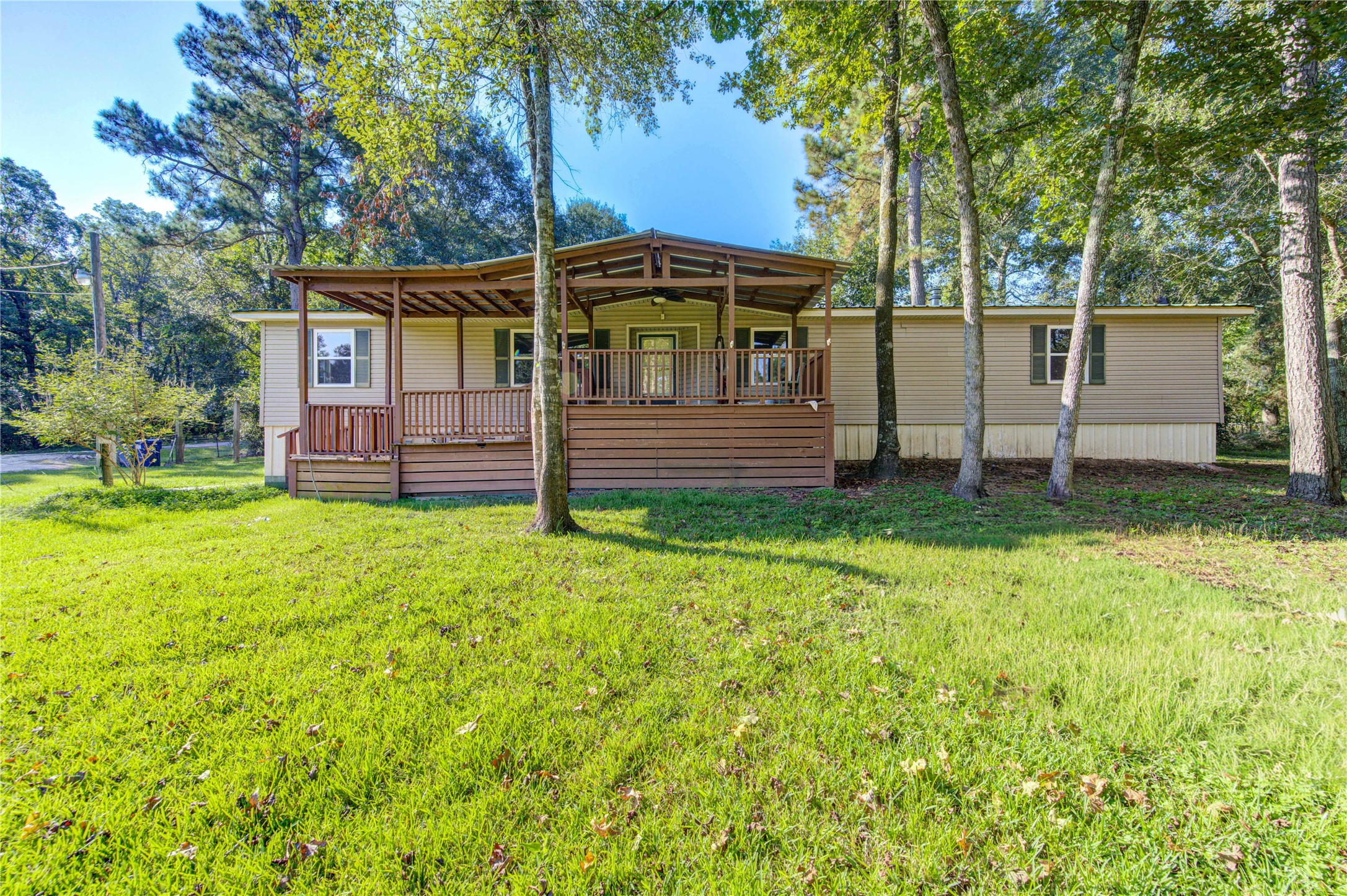 Welcome to 15357 Daniel Boone Trail in Frontier Lakes!