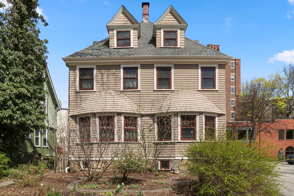 655 Washington Street, Unit 655 Brookline, MA 02446 - Photo 1 of 26 a front view of a house