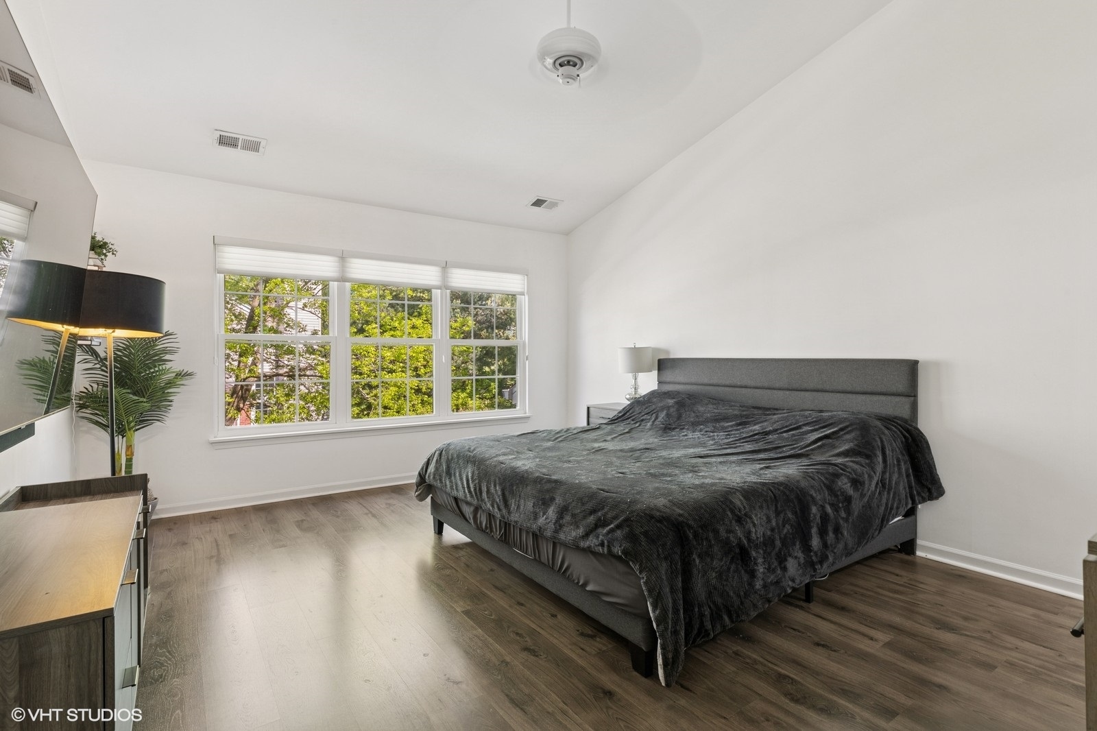792 Old Checker Road Buffalo Grove, IL 60089 - Photo 9 of 21 Gallery Image 9