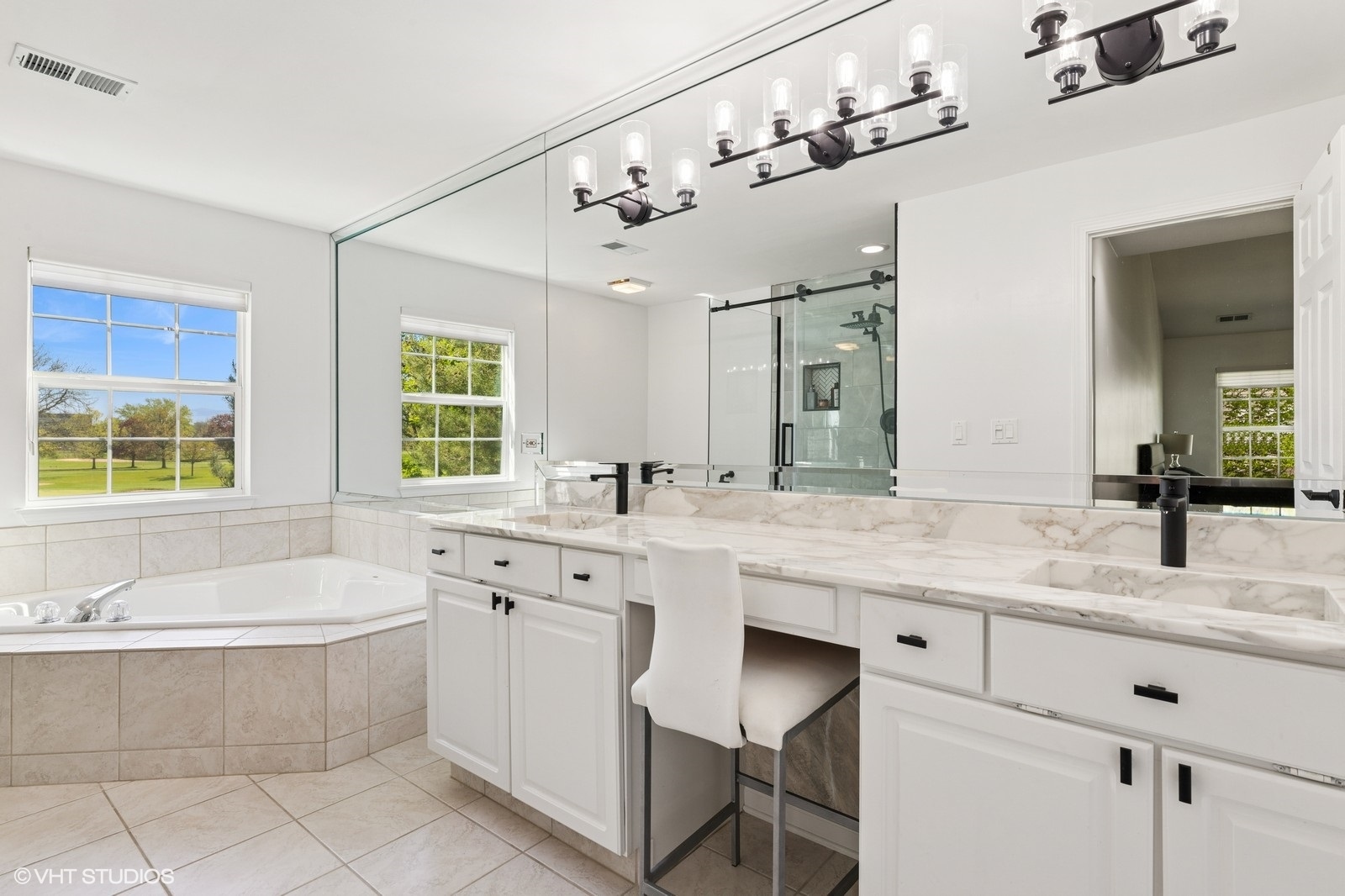 792 Old Checker Road Buffalo Grove, IL 60089 - Photo 10 of 21 Gallery Image 10