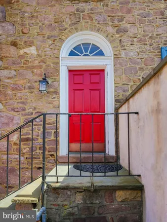 $2,600 | 35 South State Street, Newtown, PA 18940