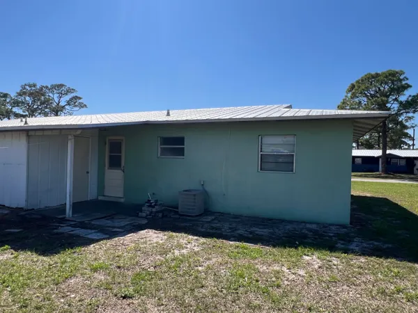 $1,400 | 2426 Seneca Avenue, Fort Pierce, FL 34946