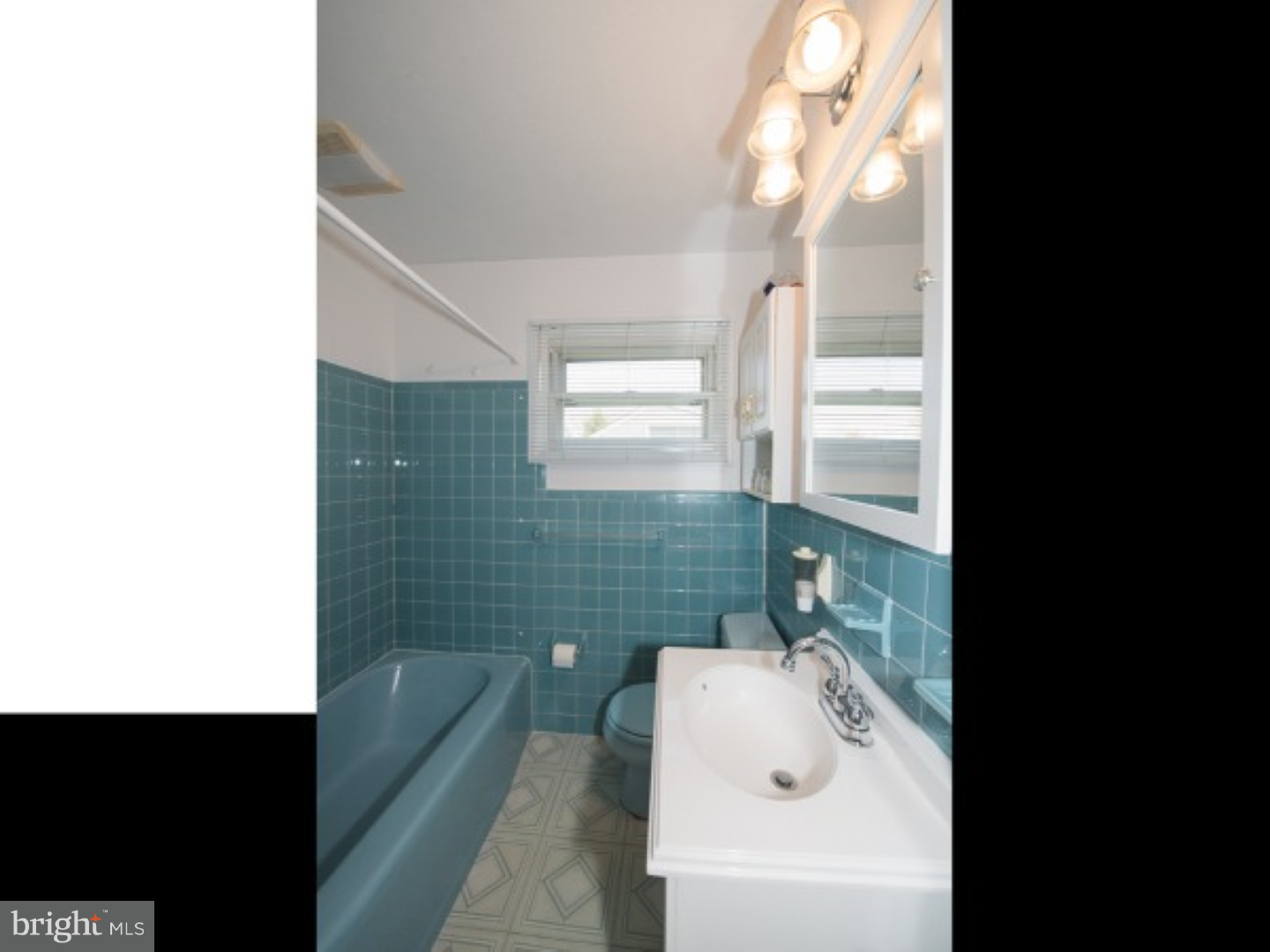 733 Chapel Road Glenside, PA 19038 - Photo 15 of 17 Bathroom
