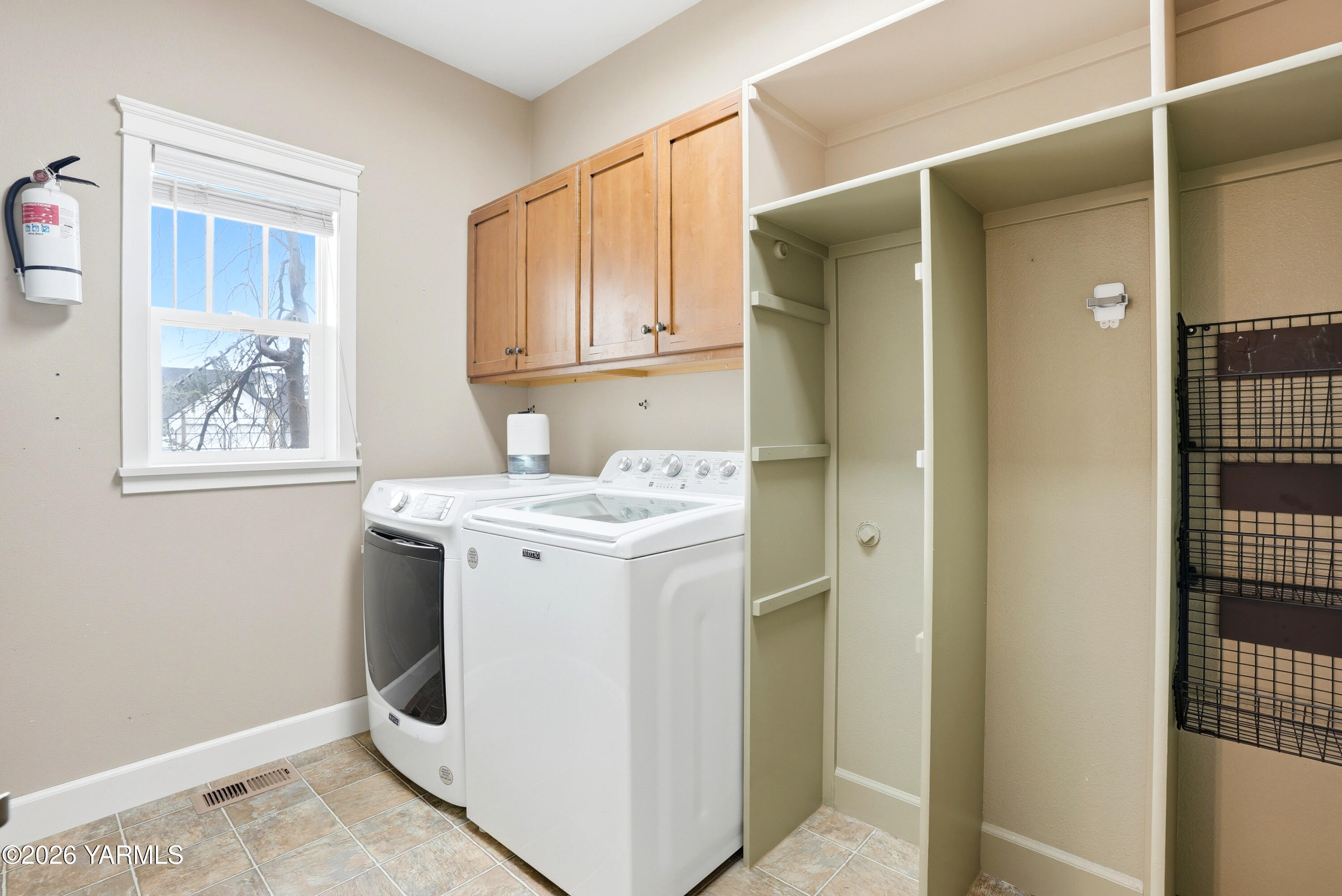 230 Albro Road Sunnyside, WA 98944 - Photo 30 of 46 a utility room with dryer and washer