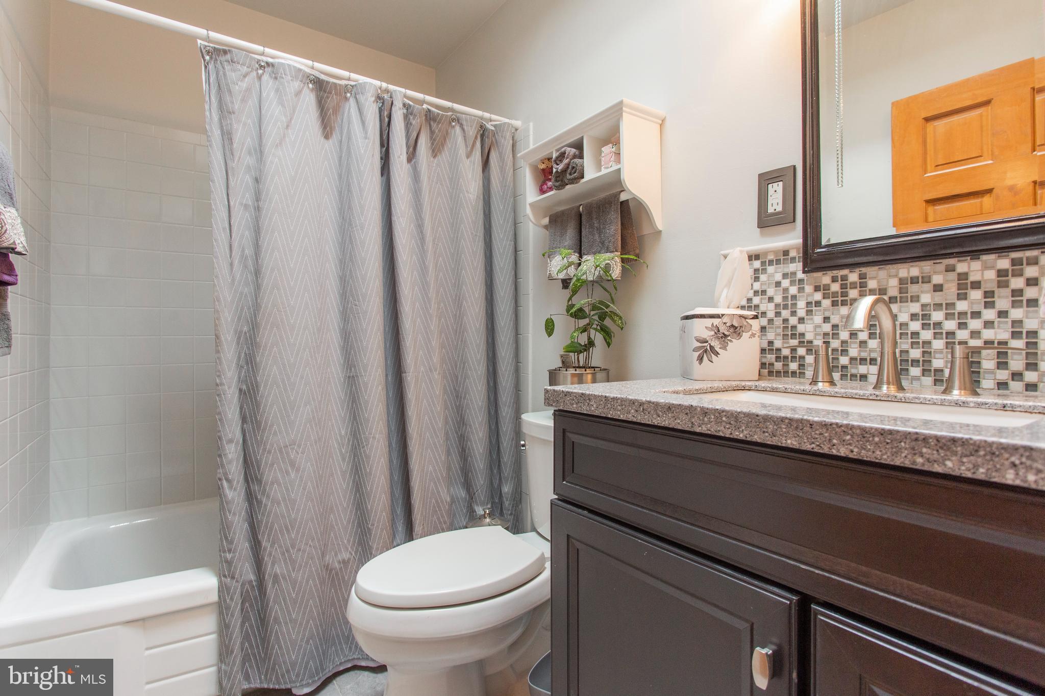1142 Surrey Road Philadelphia, PA 19115 - Photo 14 of 21 Hall Bath