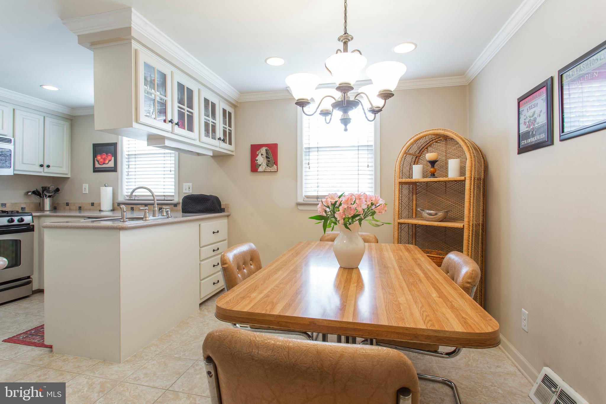 1142 Surrey Road Philadelphia, PA 19115 - Photo 4 of 21 Eat in Kitchen