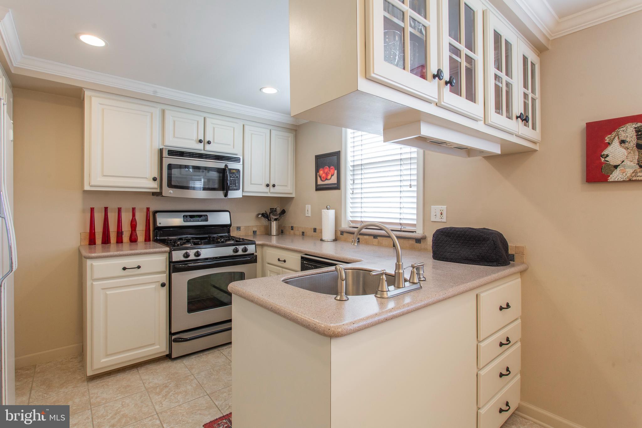 1142 Surrey Road Philadelphia, PA 19115 - Photo 5 of 21 Kitchen