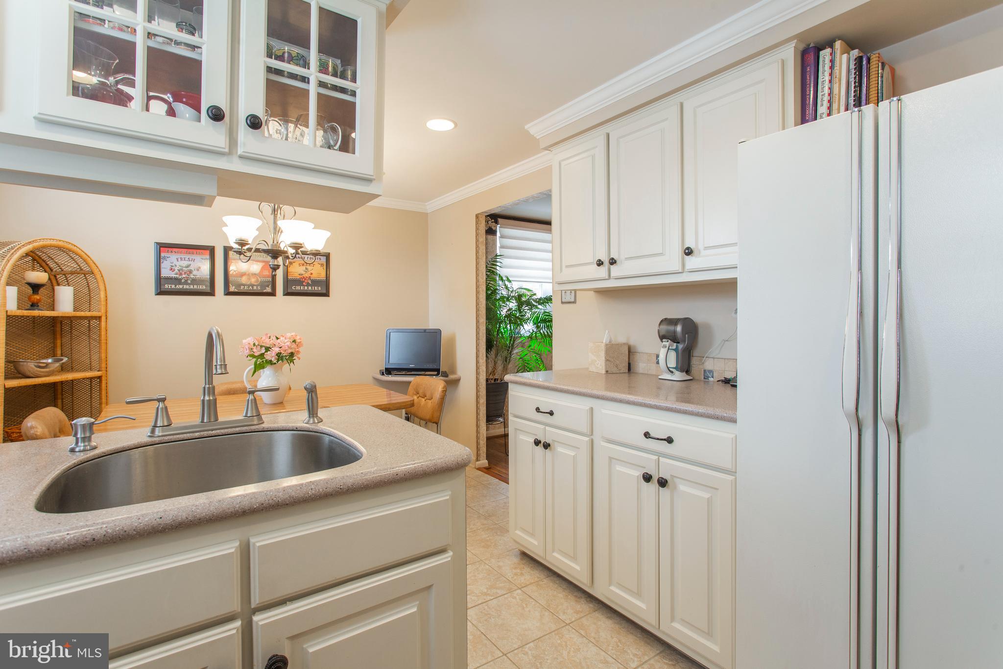 1142 Surrey Road Philadelphia, PA 19115 - Photo 6 of 21 Kitchen