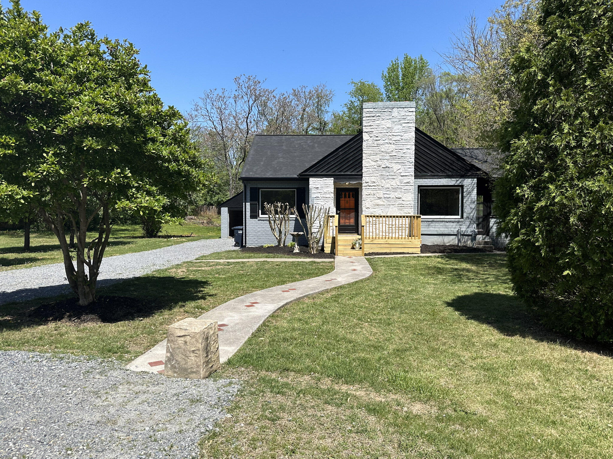 4237 Cove Road Roanoke, VA 24017 - Photo 1 of 39 A434F21C-315D-4181-AC38-0F2C55DD6DCA