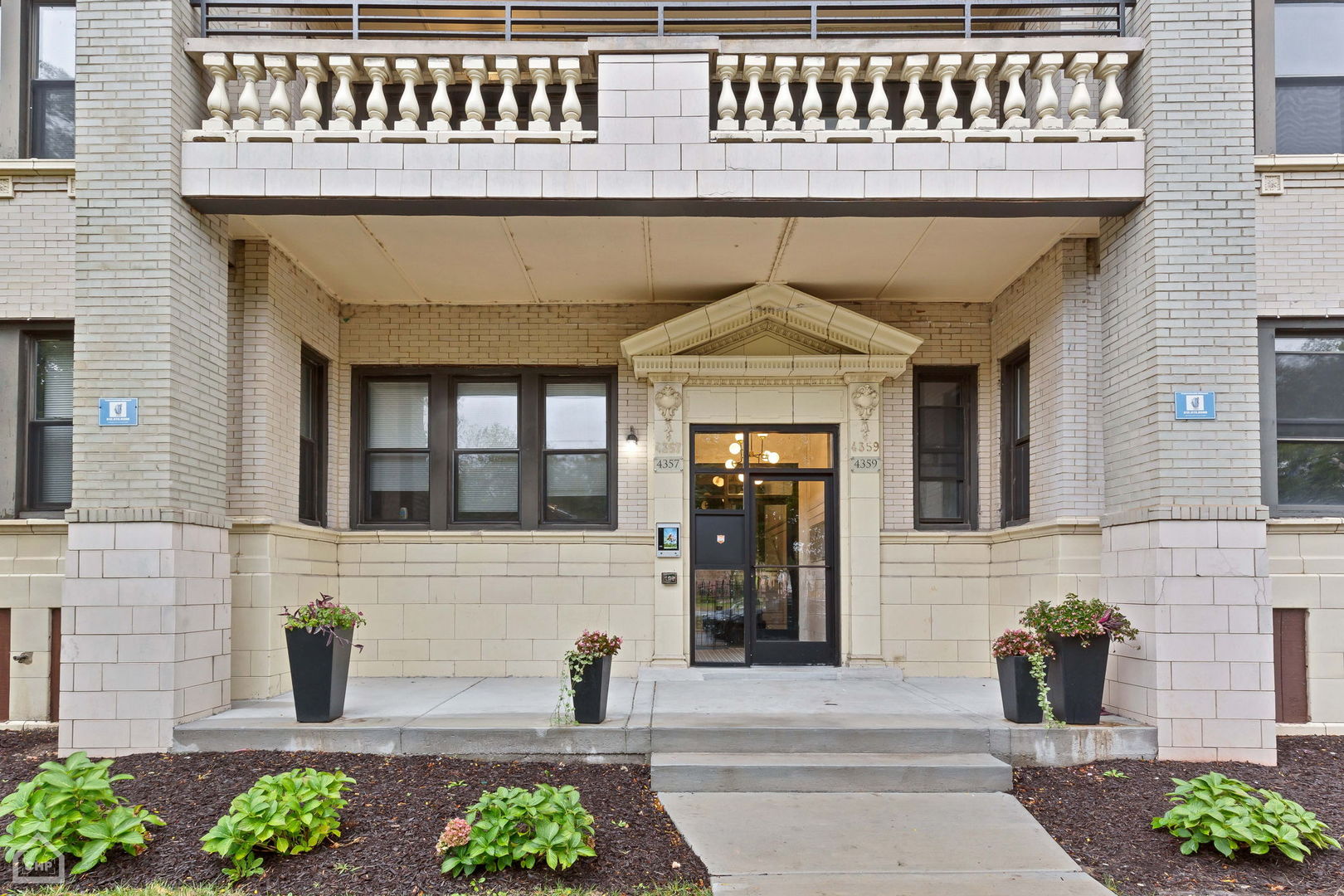 4357 South King Drive, Unit 2 Chicago, IL 60653 - Photo 2 of 21