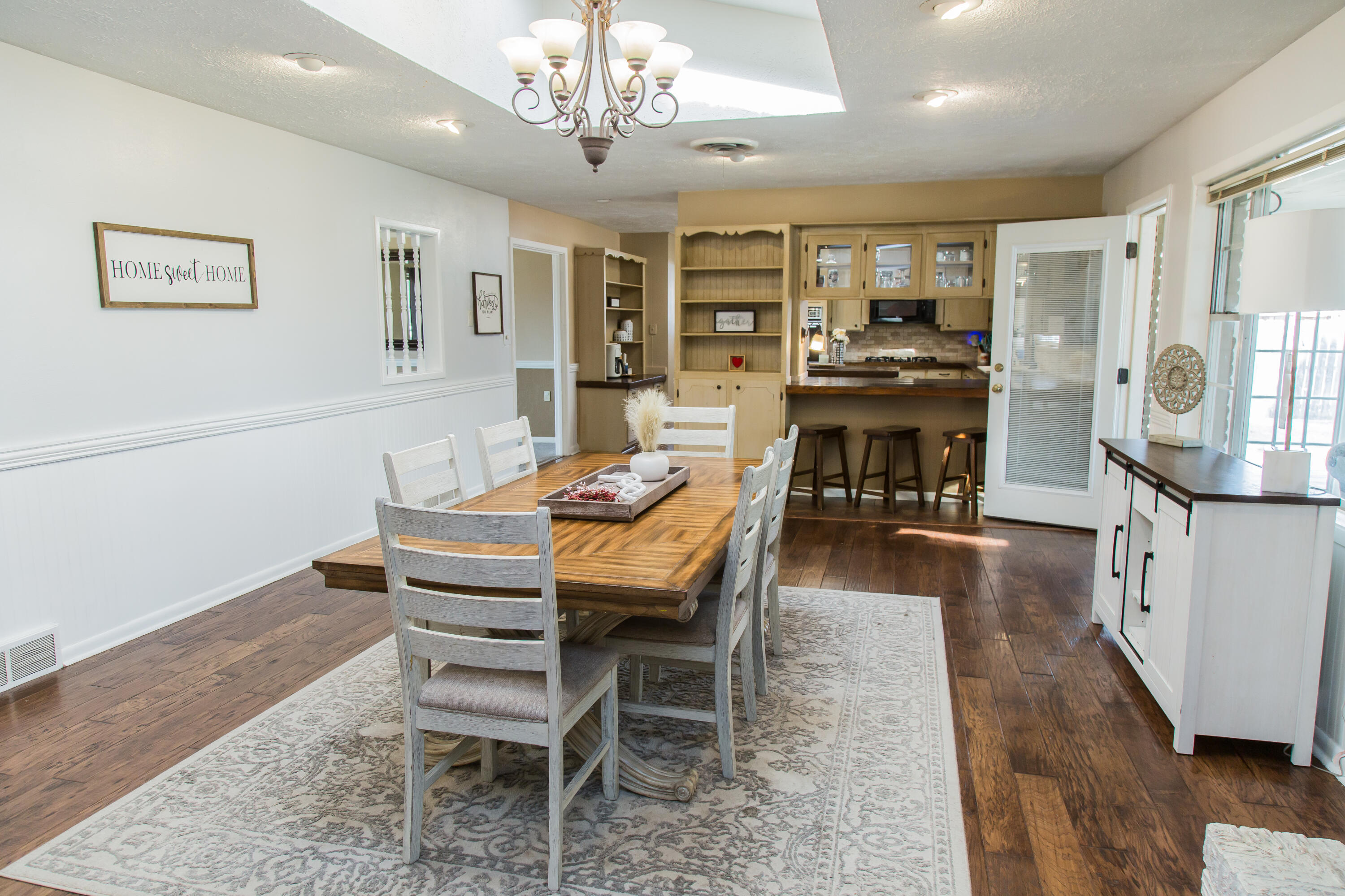 1106 Amarillo Plainview, TX 79072 - Photo 14 of 61 a dining room with furniture and window