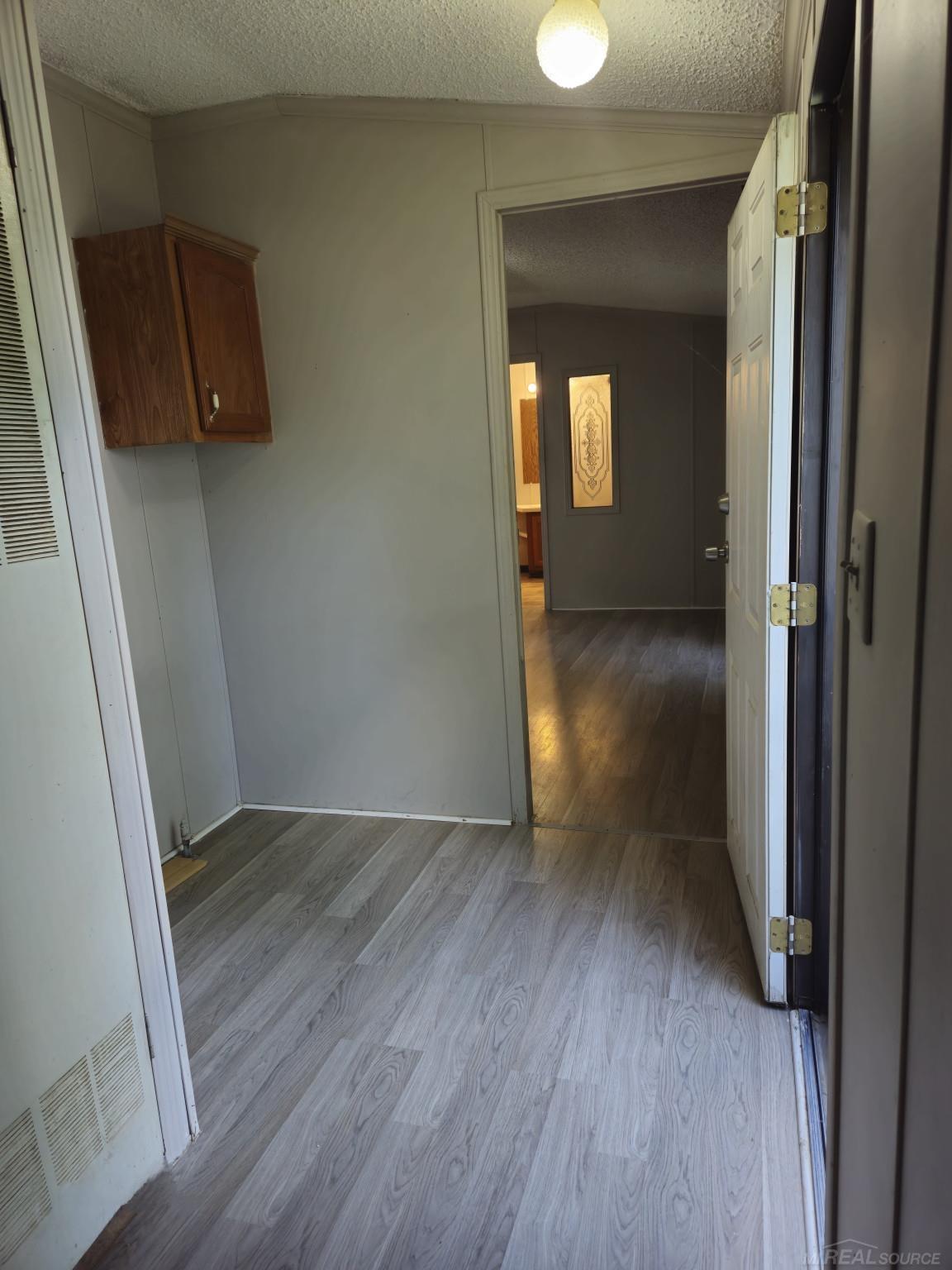 121 South Erie Street Three Rivers, MI 49093 - Photo 7 of 13 50146288-7d895019-6f98-4e1c-81d7-756c6a128764.JPG