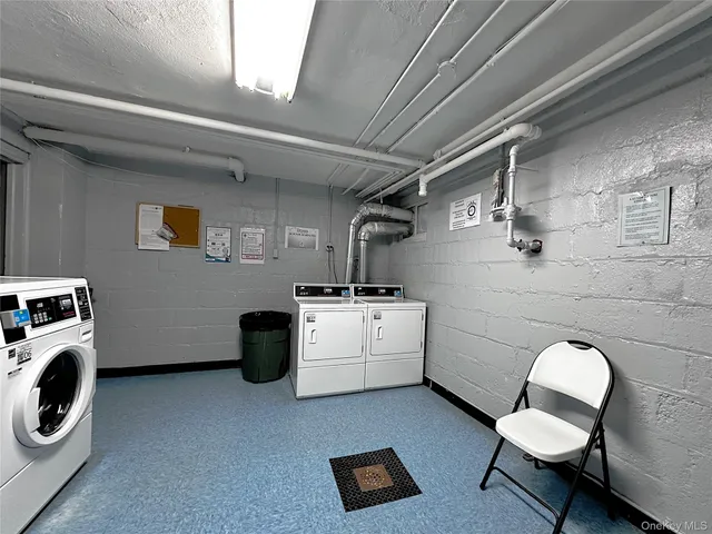 a view of entryway and hall